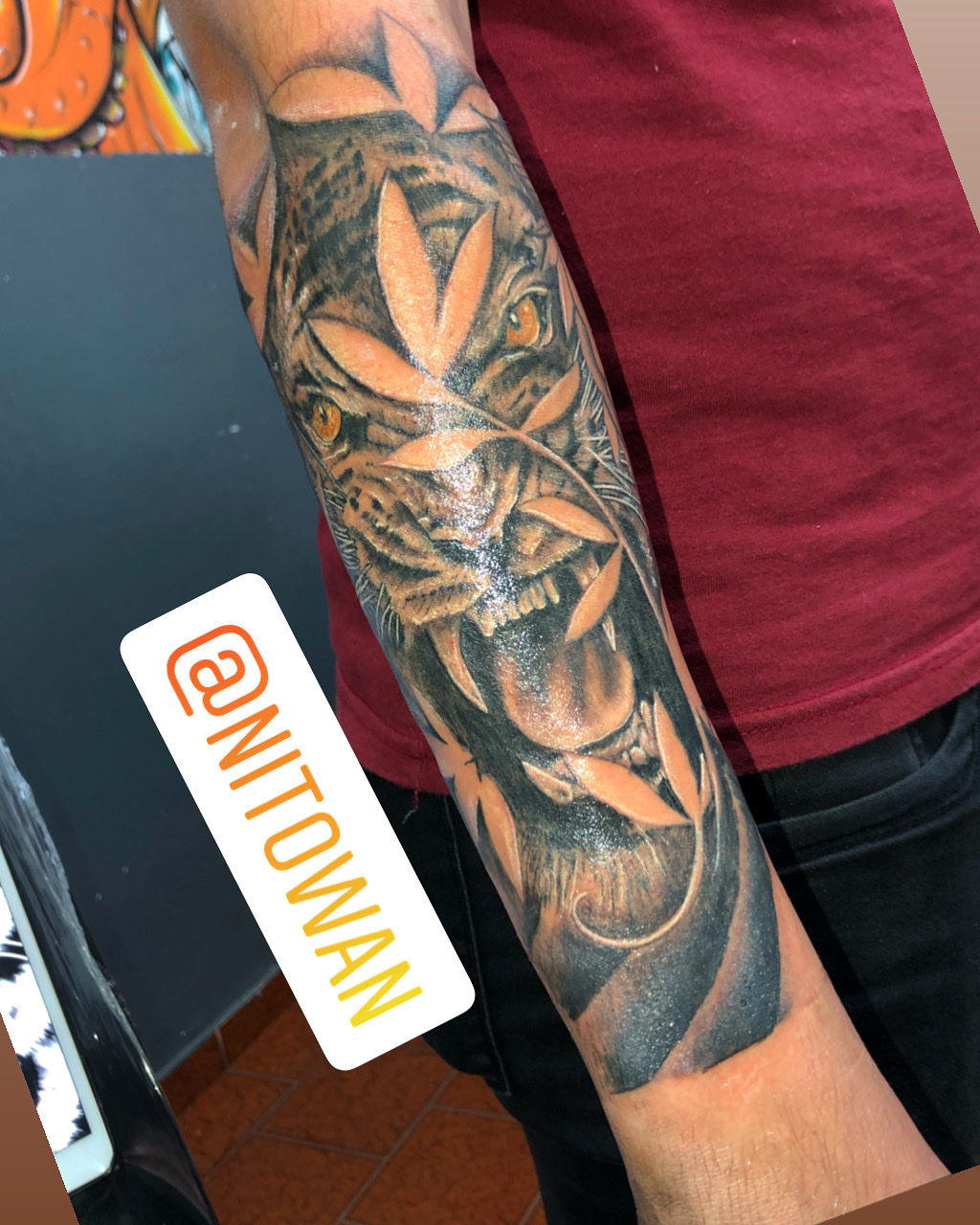 Tatuaje realista de tigre en antebrazo, estudio Nito Wan Tattoo Temperley